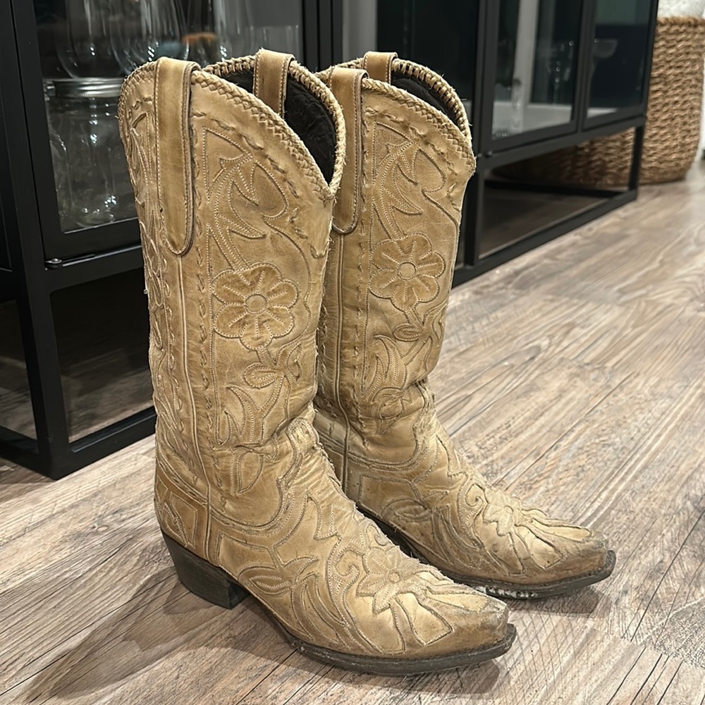 Lane - Cream Cowboy Boots